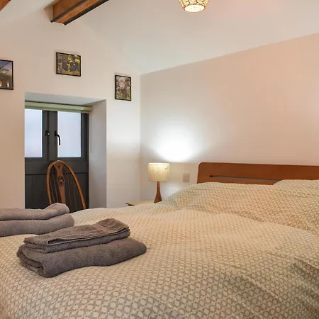 Nuthatch بيت للعطل